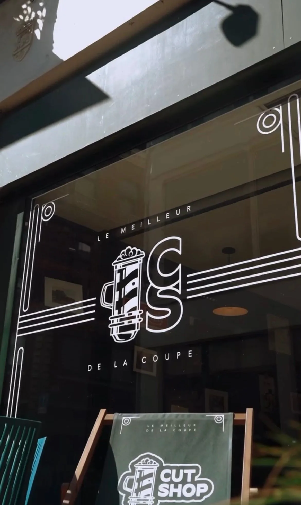 Vitrine Cutshop Mons · Rue de la Chaussée 40